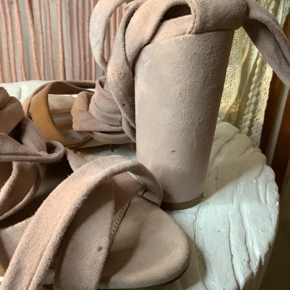 STEVE MADDEN “CHRISTEY” Soft Pink Suede Wrap Open Toe Heels Size 5.5 - Picture 4 of 9
